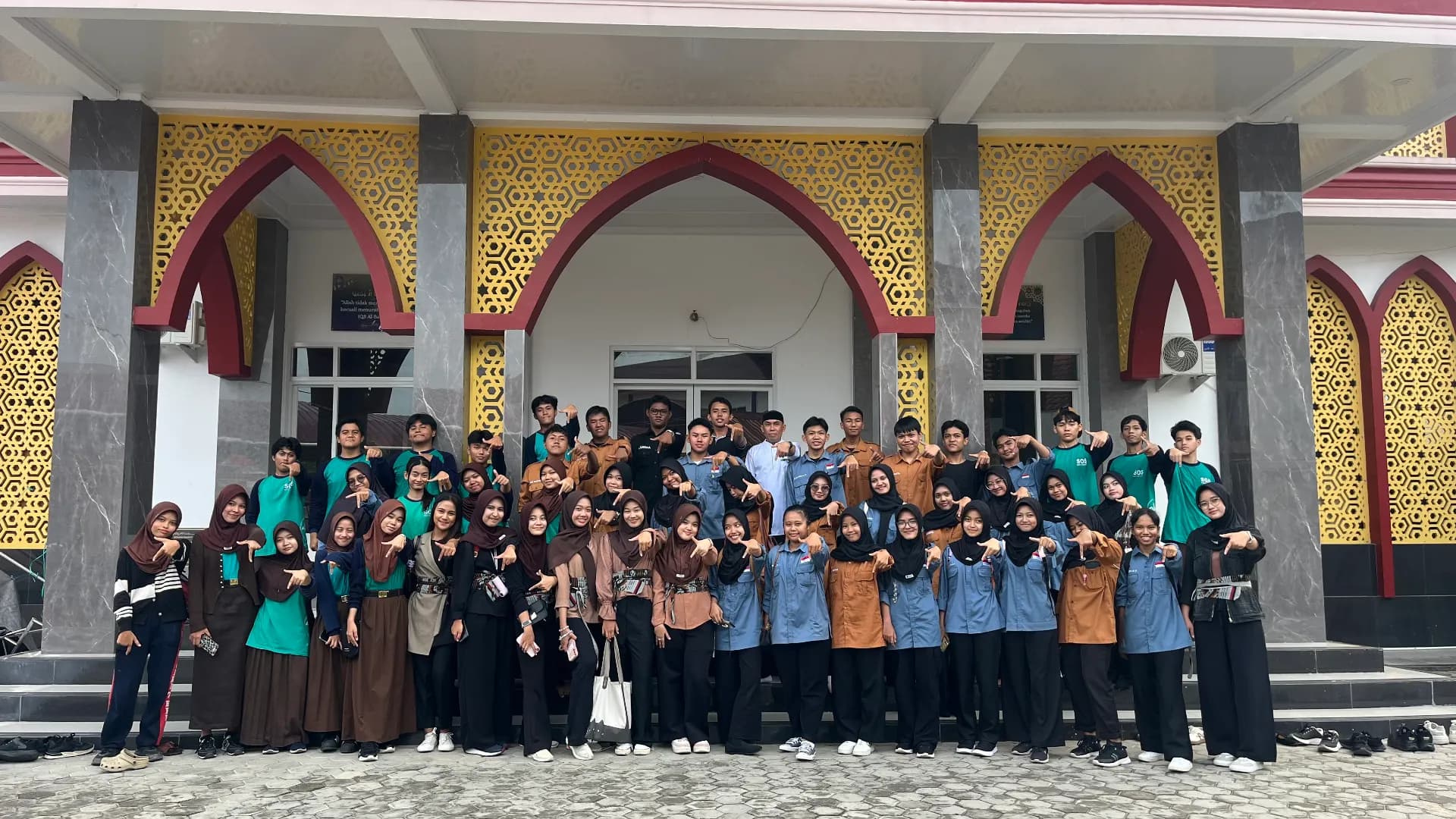 IT Club SMAN 7 Balikpapan Juga Turun Tangan Bagikan Takjil Ramadan!